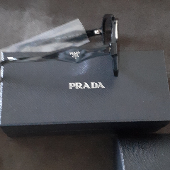 Prada sunglasses - Picture 2 of 3